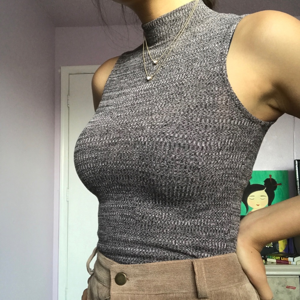 ❗️SOLD❗️ Ribbed Sleeveless Mock Turtleneck Knit